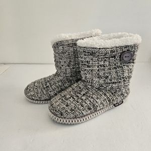 Muk Luks Hazel Slippers women size small size 5-6 gray white NEW No Tags